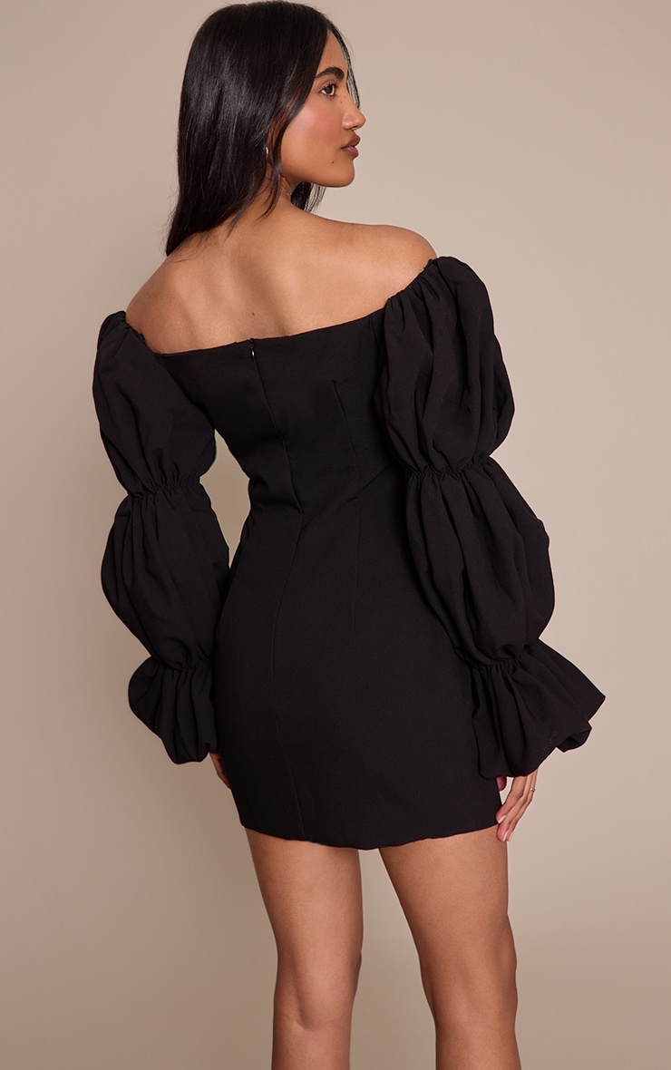 Robe moulante noire à col bardot et manches bouffantes image 2