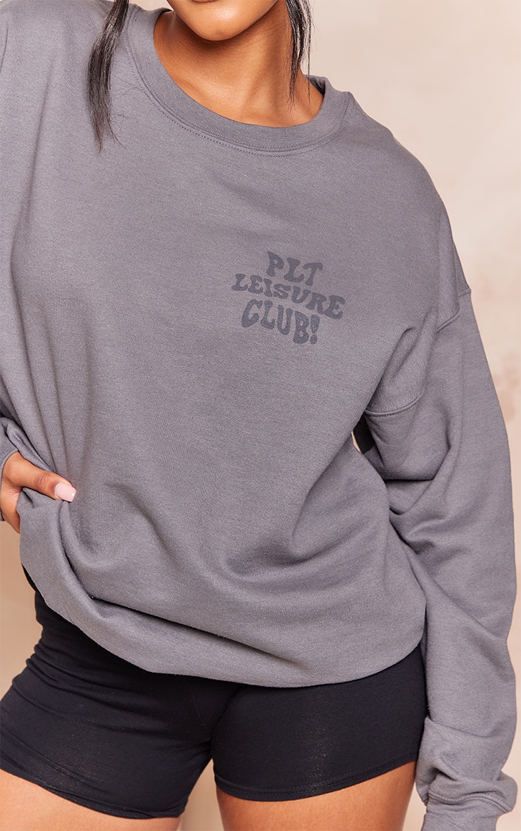 PRETTYLITTLETHING Sweat gris clair à imprimé Leisure Club devant et au dos image 4