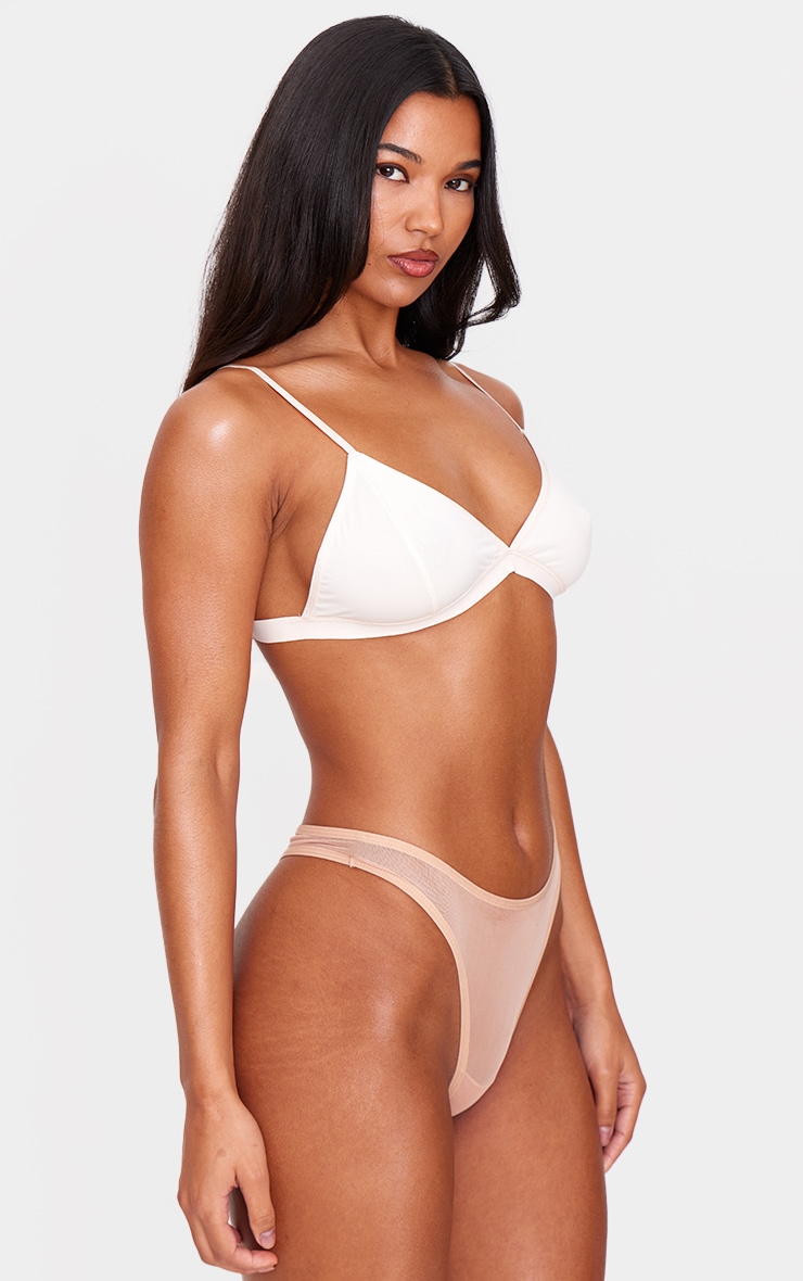 String basique en mesh nude image 4