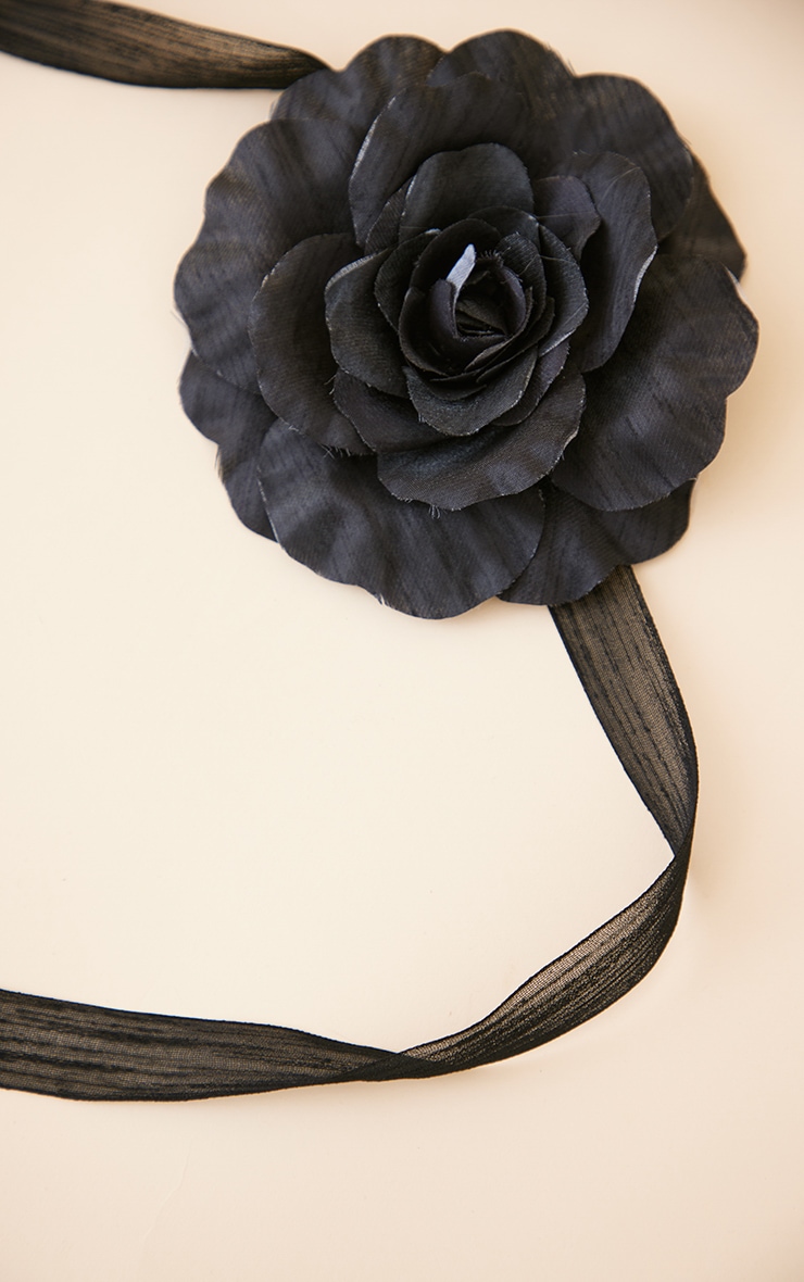 Black Oversized Flower Neck Corsage image 3