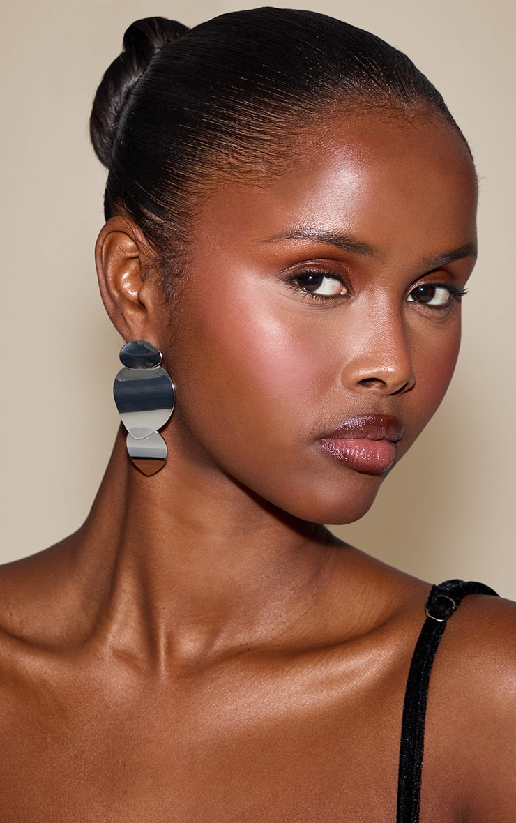 Boucles d'oreilles en disques argentés abstraits à étages