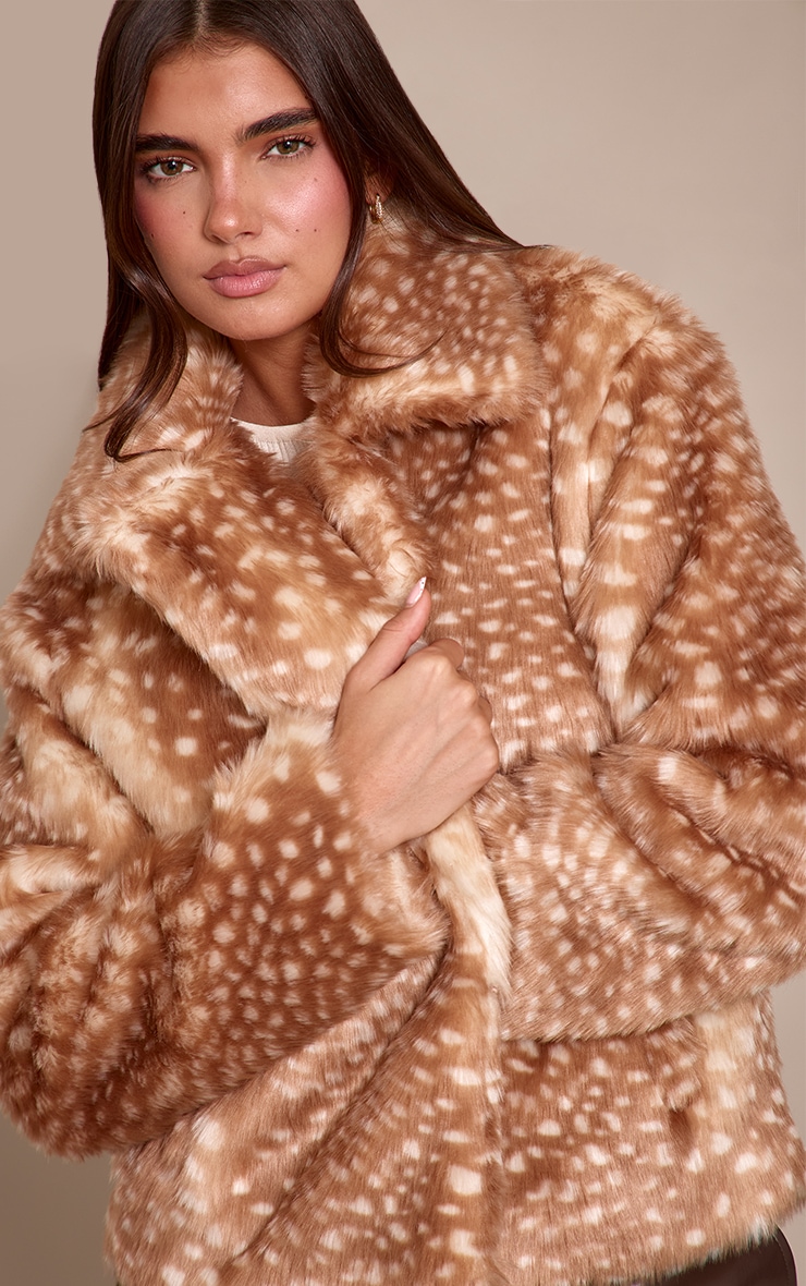 Manteau court en fausse fourre marron imprimé cerf image 1