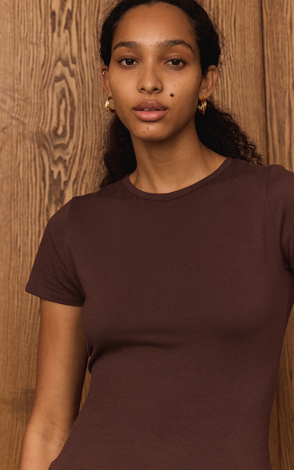 T-shirt long en coton chocolat foncé à col ras et manches longues