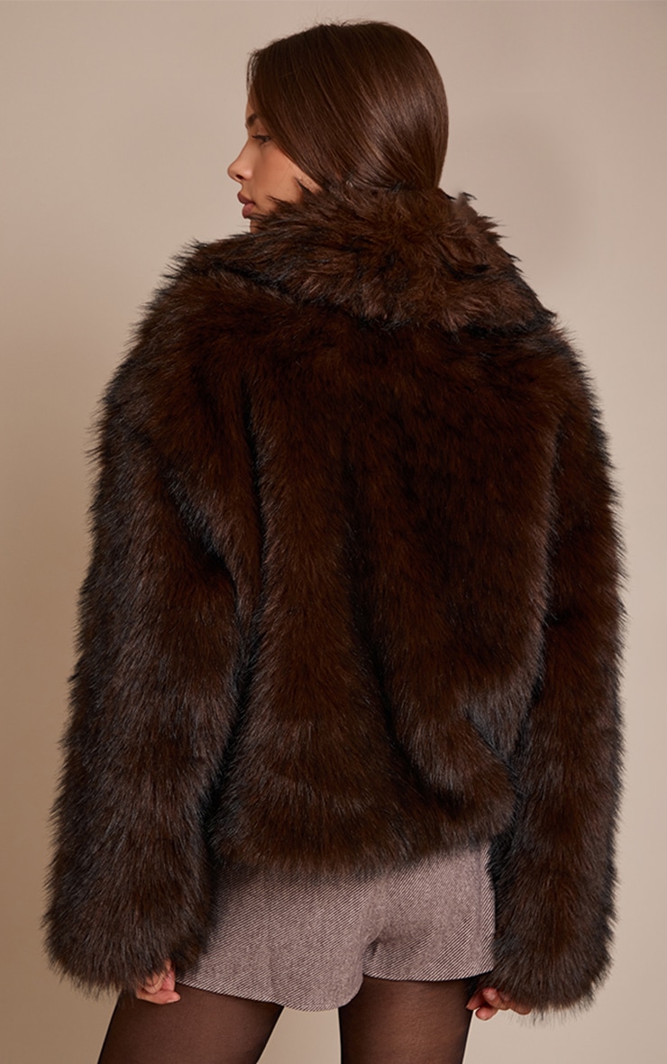 Manteau en fausse fourrure chocolat à col oversize image 2