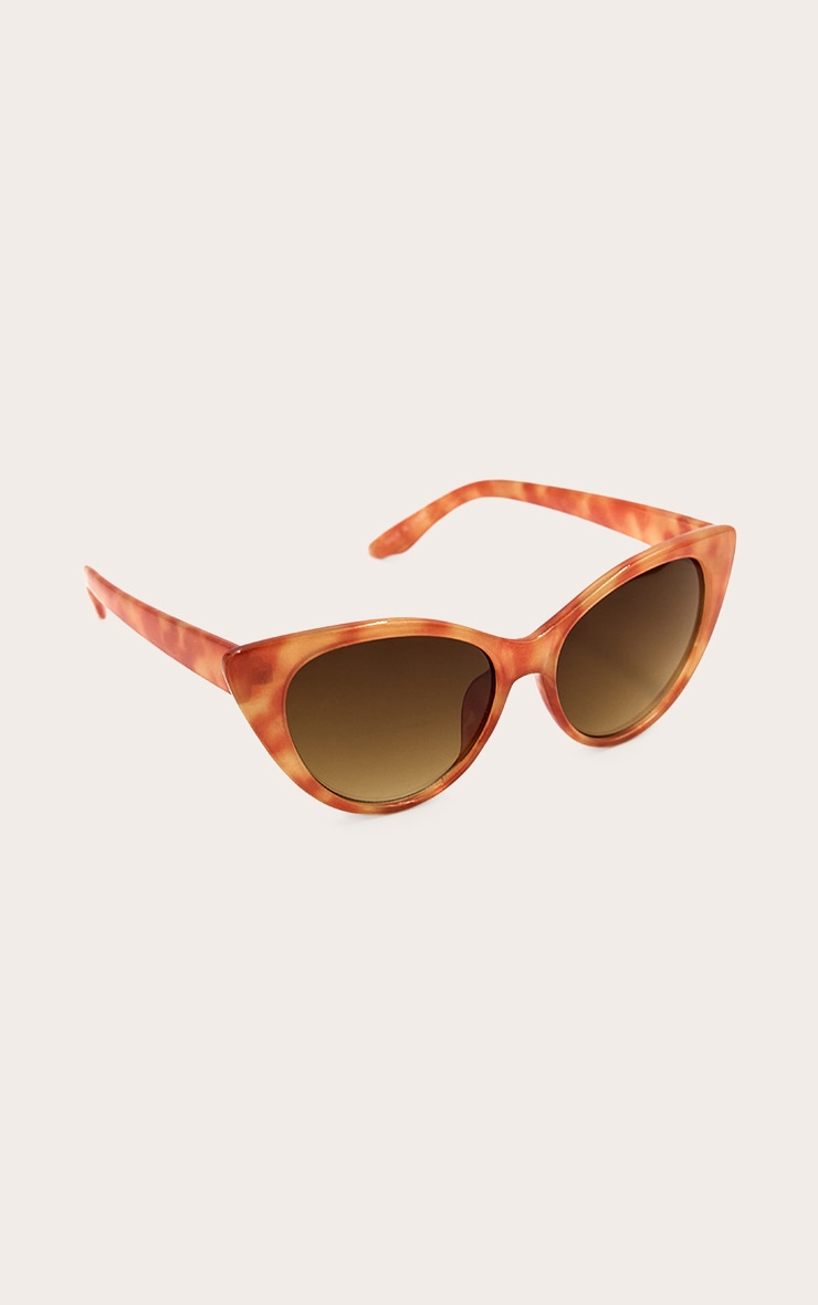 Lunettes de soleil style oeil de chat allongées en écailles miel image 3