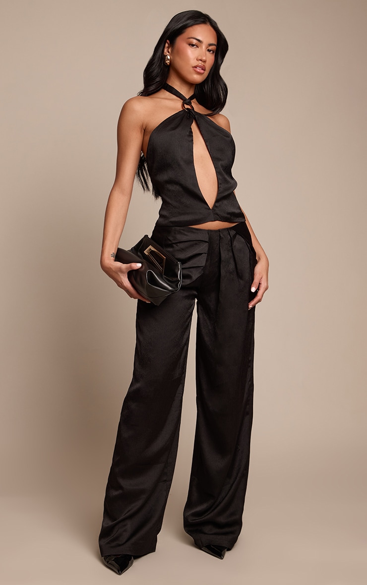 Top satiné martelé noir à découpe goutte d'eau et boucle image 3