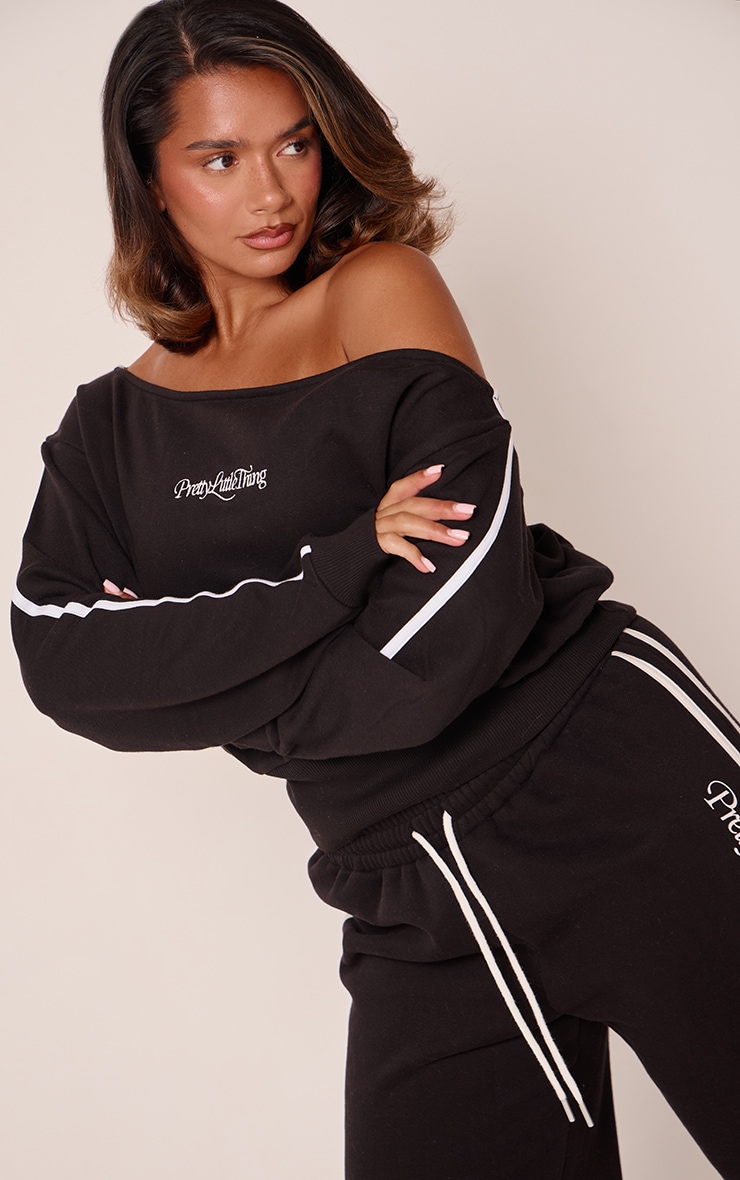 Shape PRETTYLITTLETHING Black Contrast Raw Edge One Shoulder Jumper