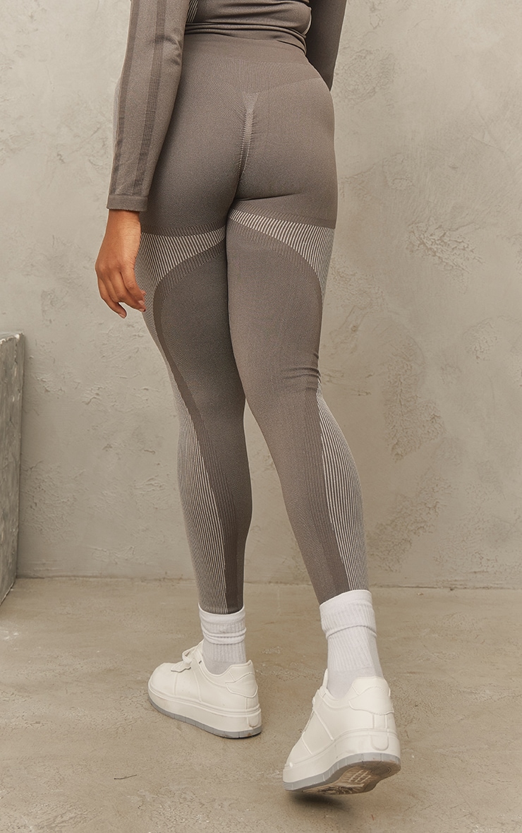 Plus Brown Seamless Contrast Panel Ruched Bum Leggings image 2