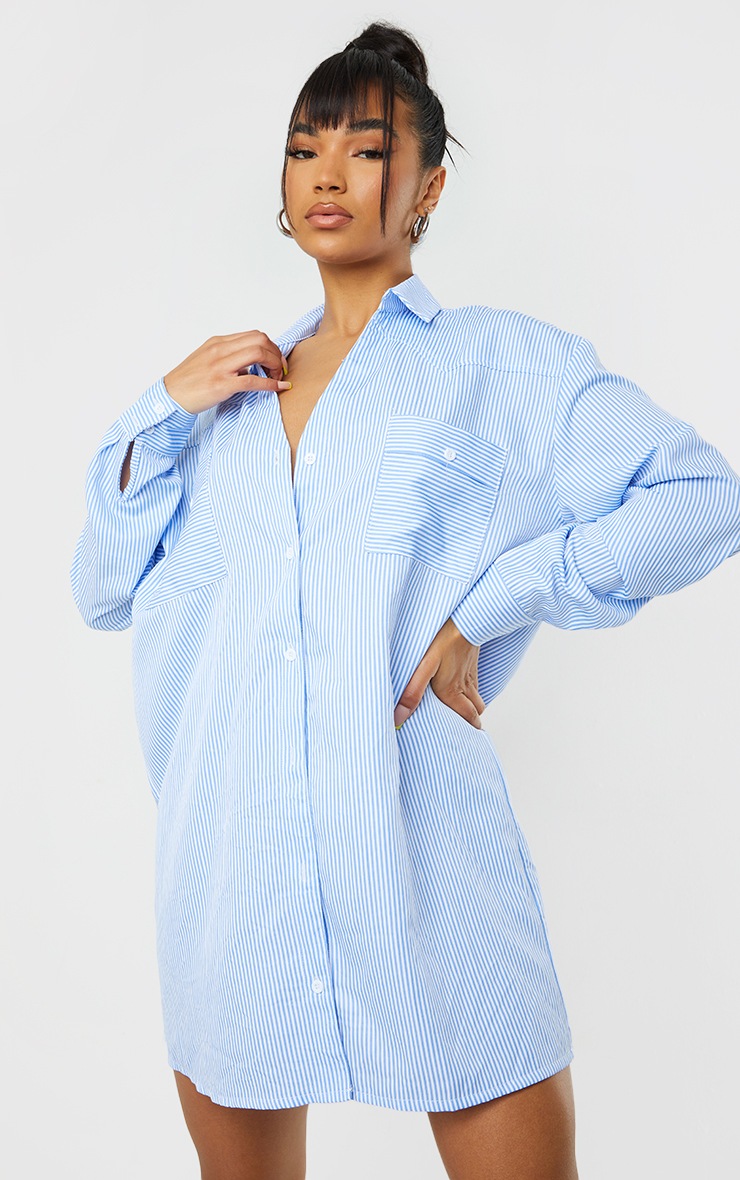 Robe chemise oversize à rayures bleues et boutons
