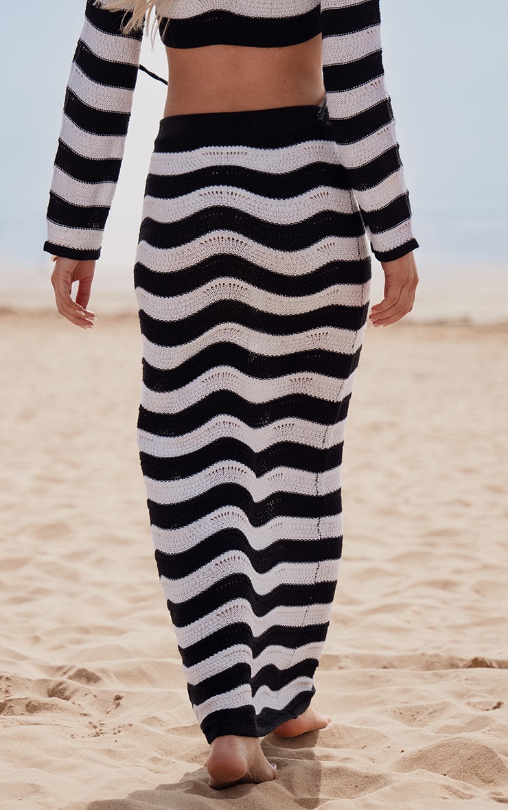 Monochrome Wave Knit Low Rise Maxi Skirt image 3