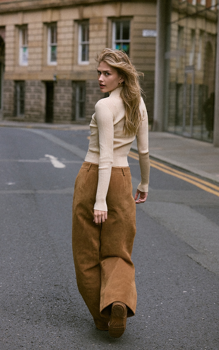 Pantalon droit en suédine camel image 3