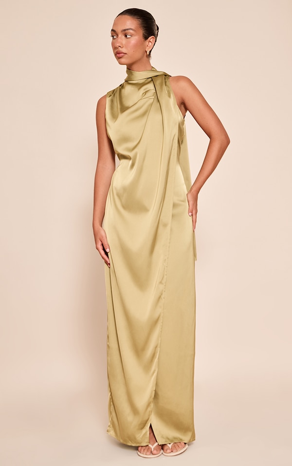 Robe longue satinée vert olive à détail foulard