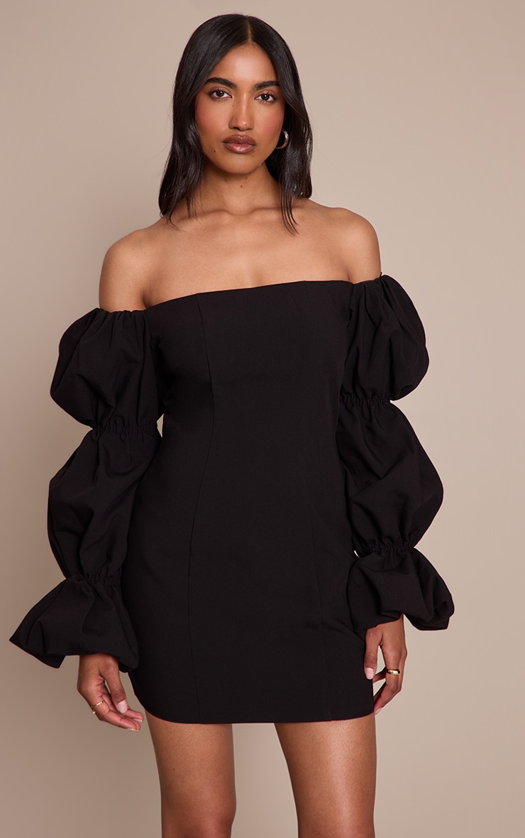 Robe moulante noire à col bardot et manches bouffantes image 1