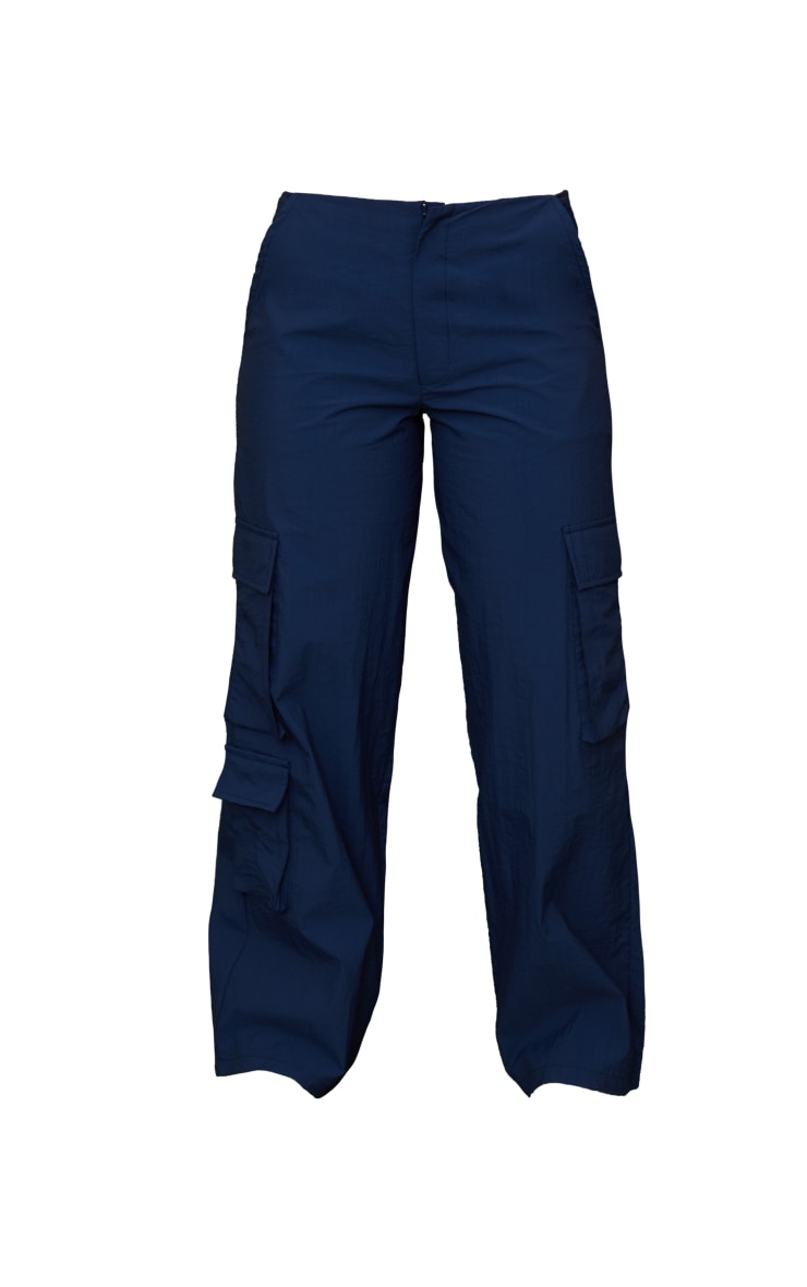 Pantalon cargo en nylon bleu marine à taille haute image 5