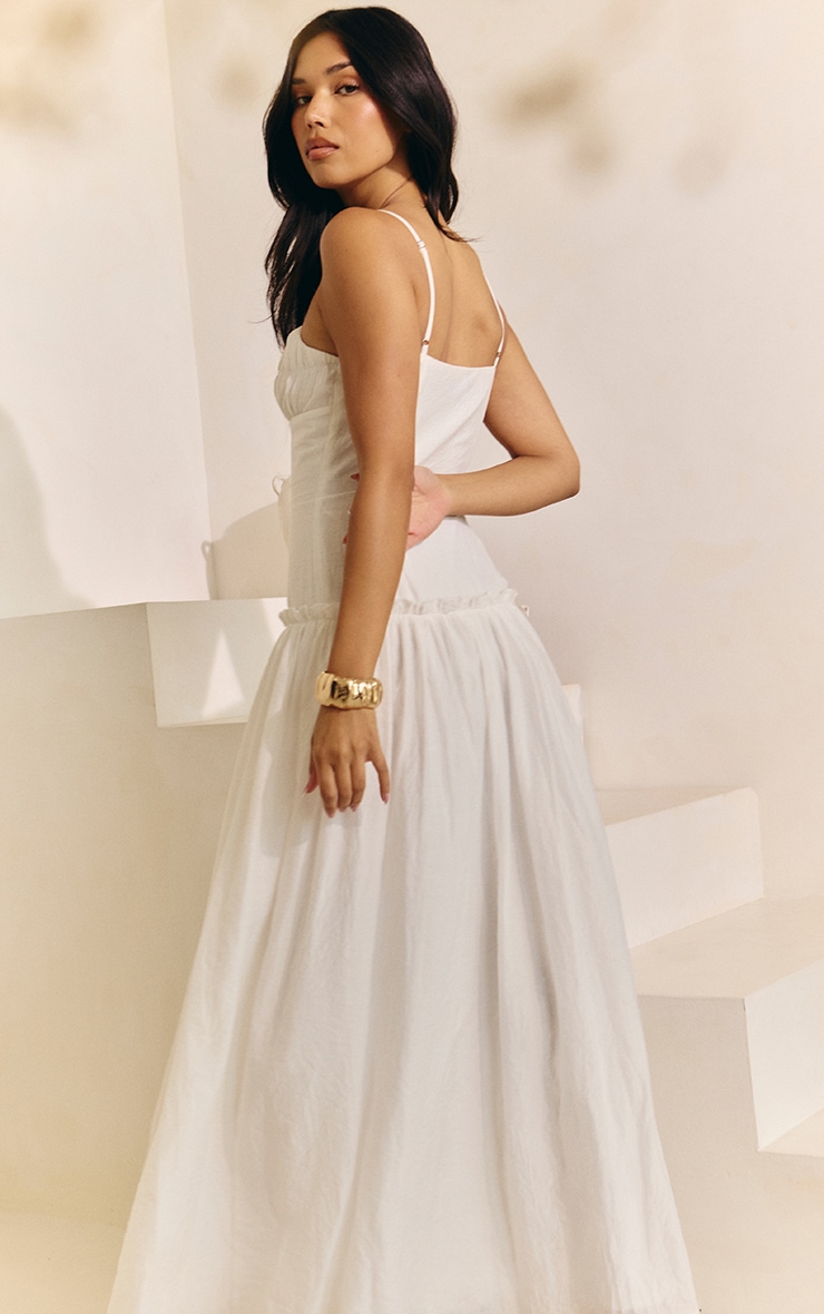 Robe longue blanche à buste froncé et taille tombante image 3