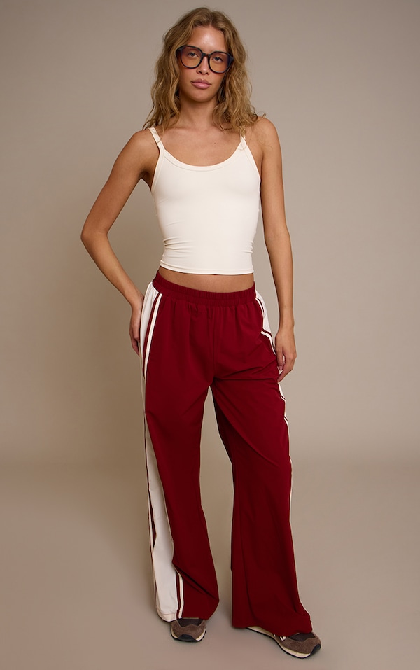Pantalon de course large en nylon rouge à rayures contrastantes