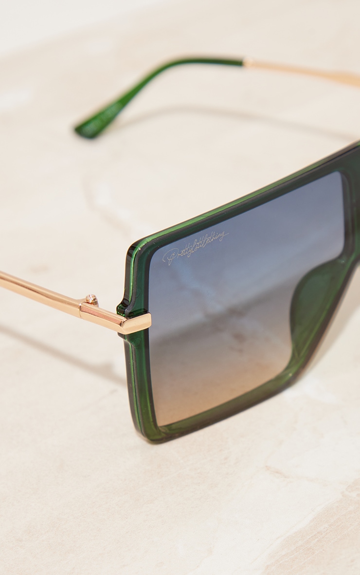 PRETTYLITTLETHING Green Frame Gold Arm Detail Visor Sunglasses image 3
