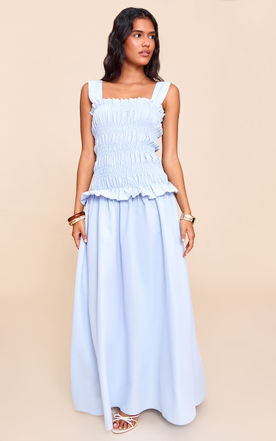 Robe longue bleue froncée à volants