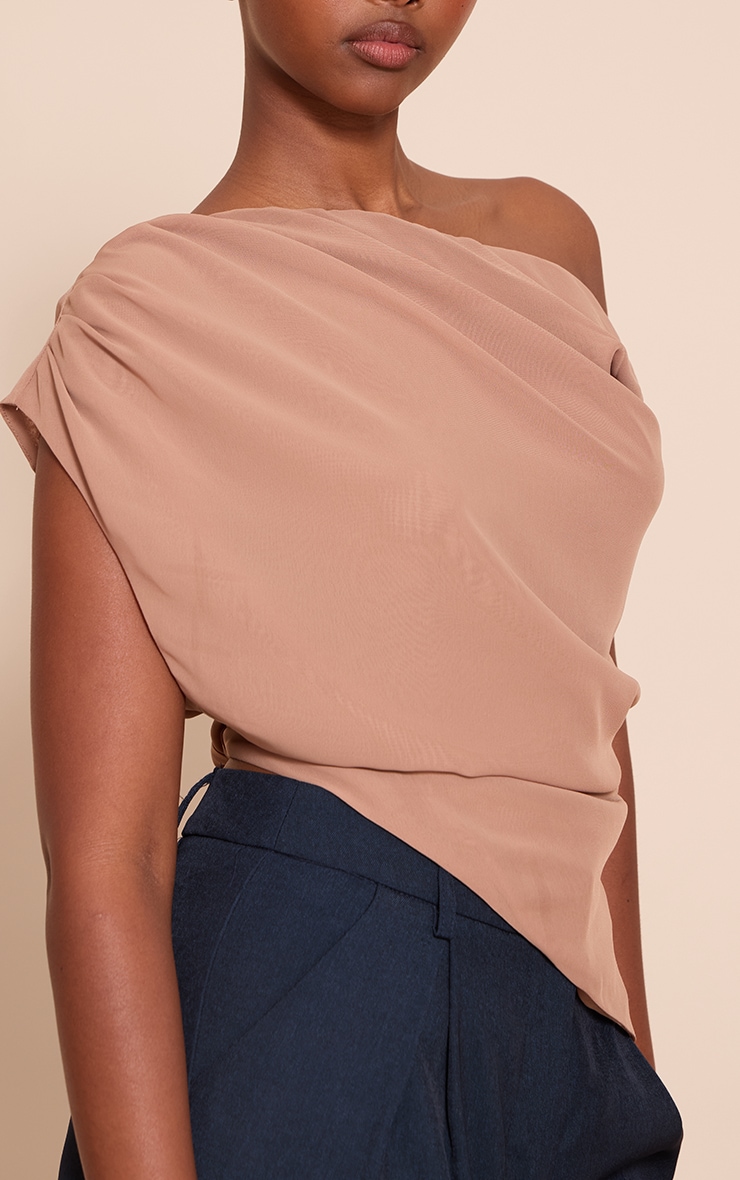Top long asymétrique en mousseline de soie gris champignon drapé image 4