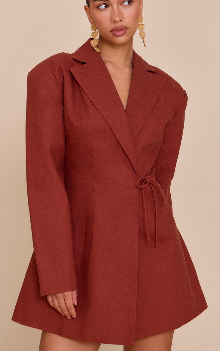 Robe blazer en lin mélangé rouille noué à boutons image 4