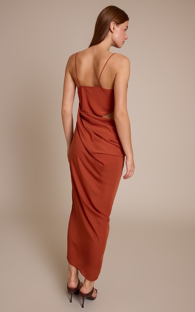 Robe mi-longue en mousseline de soie drapée orange brûlé à découpe image 2