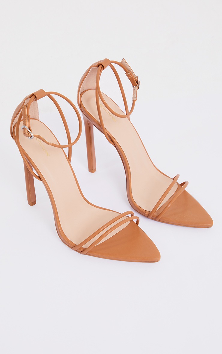 Sandales pointues en simililcuir marron clair à bride cheville et talon pointure large