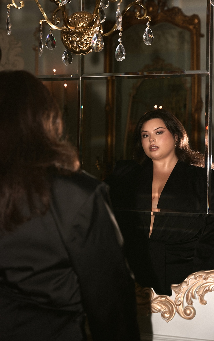 Plus Robe blazer structurée satinée noire à détail drapé image 4