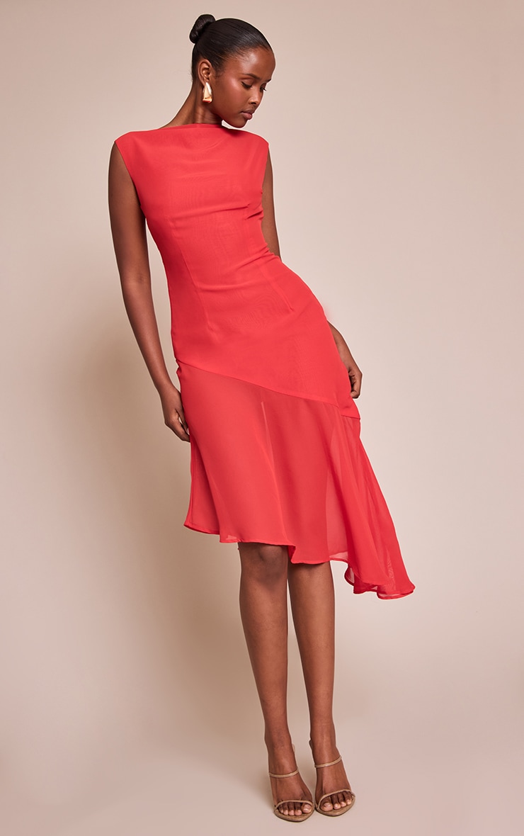 Robe mi-longue asymétrique en mousseline de soie rouge à col bateau image 3