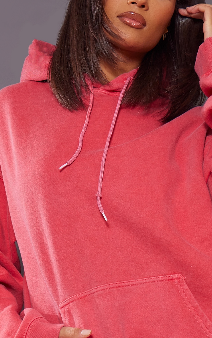 Hoodie rouge cerise imprimé Pretty Little Sporty dans le dos image 4