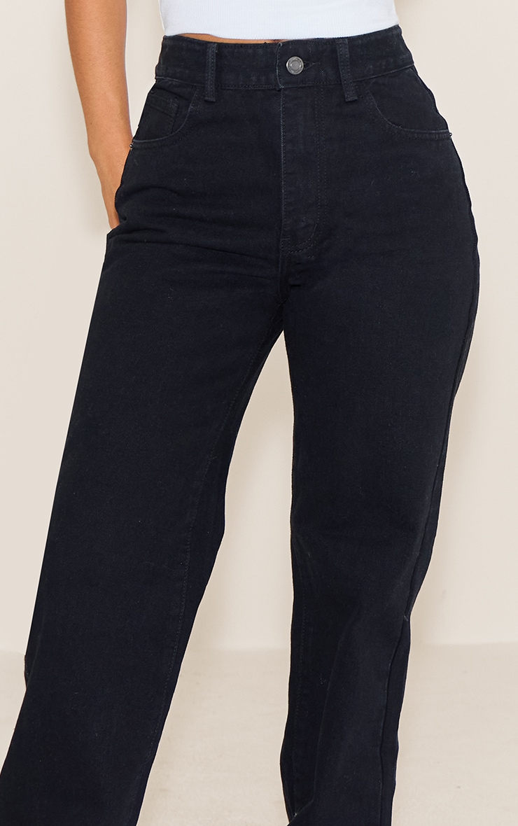 PRETTYLITTLETHING Petite Black Long Leg Straight Jeans image 4