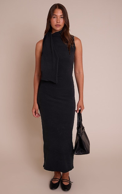 Robe longue noire à col drapé