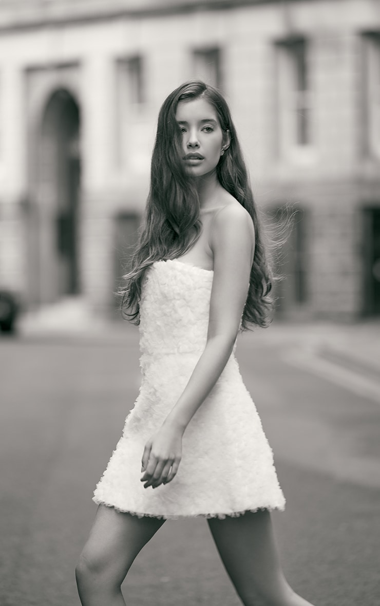 Robe trapèze en tulle deluxe blanc fleurie à volants image 3