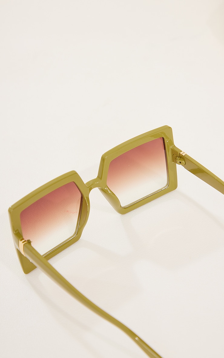 Lunettes de soleil vert olive à verres dégradés et monture carrée chunky image 3