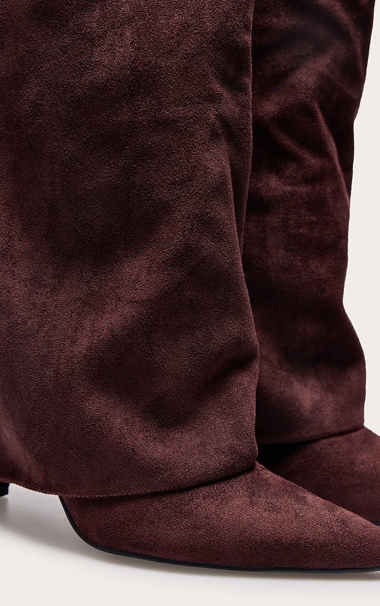 Bottes hautes en suédine chocolat repliées à talon carré et bout pointu image 3
