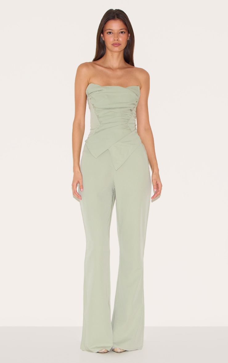 Combinaison bustier vert sauge à corset pointu et détail froncé image 1
