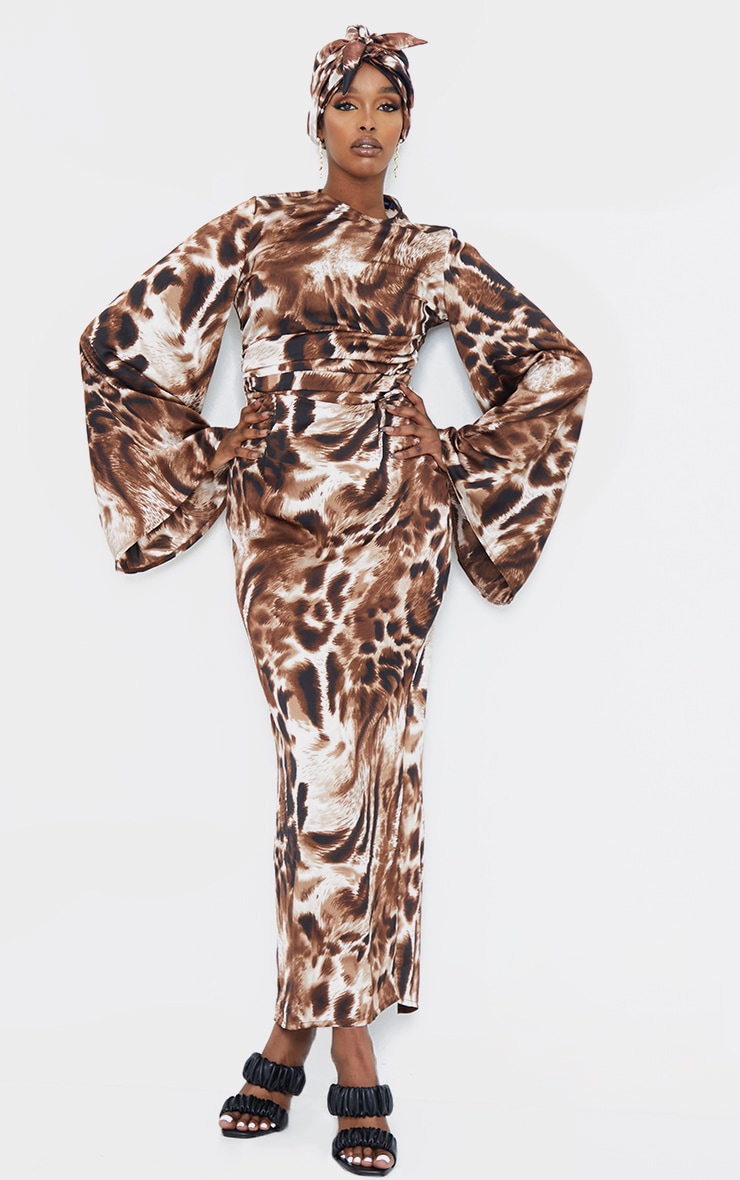 Robe Longue Imprim?�e Animal Marron ?? Manches Flare. | PrettyLittleThing FR