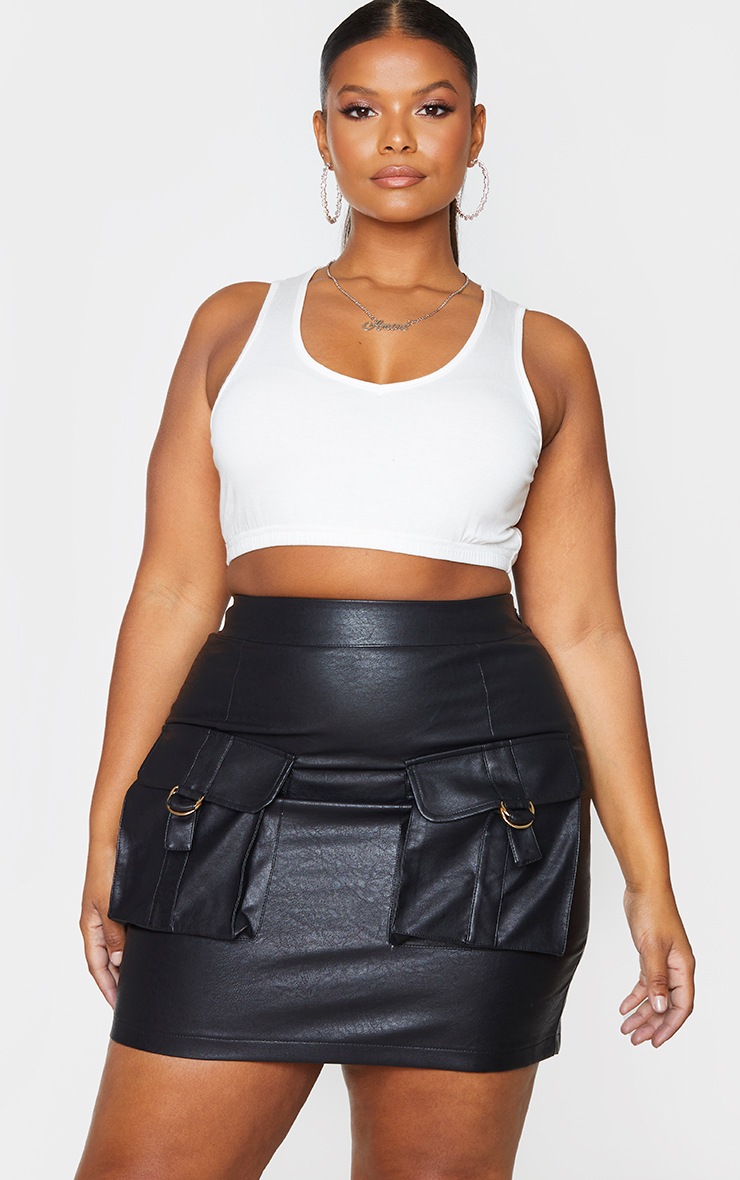 PLT Plus - Robe moulante en similicuir noir à détail boucles