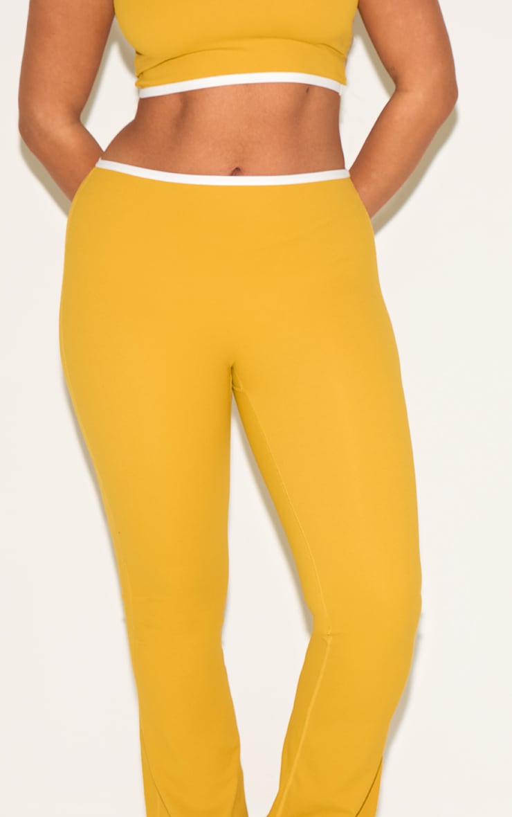 Shape Pantalon de sport flare en Sculpt vert olive à lisérés contrastants image 4