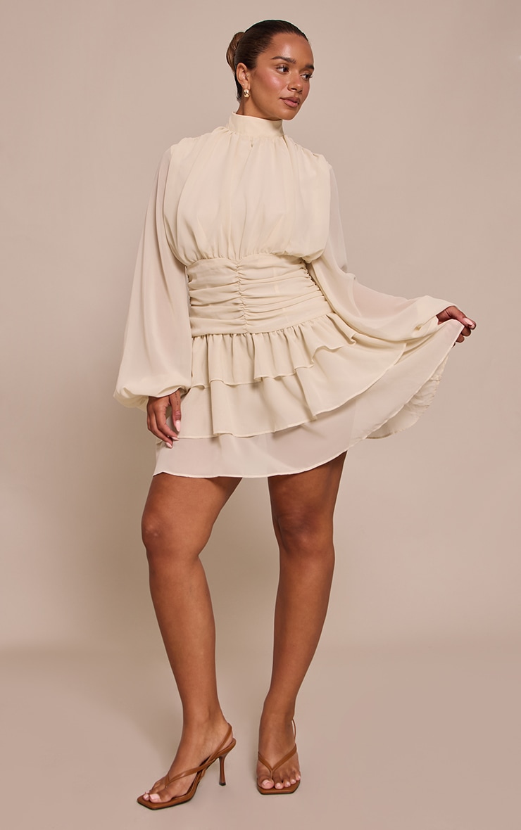 Shape Mini robe en mousseline de soie crème au beurre froncée à étages volantés image 3