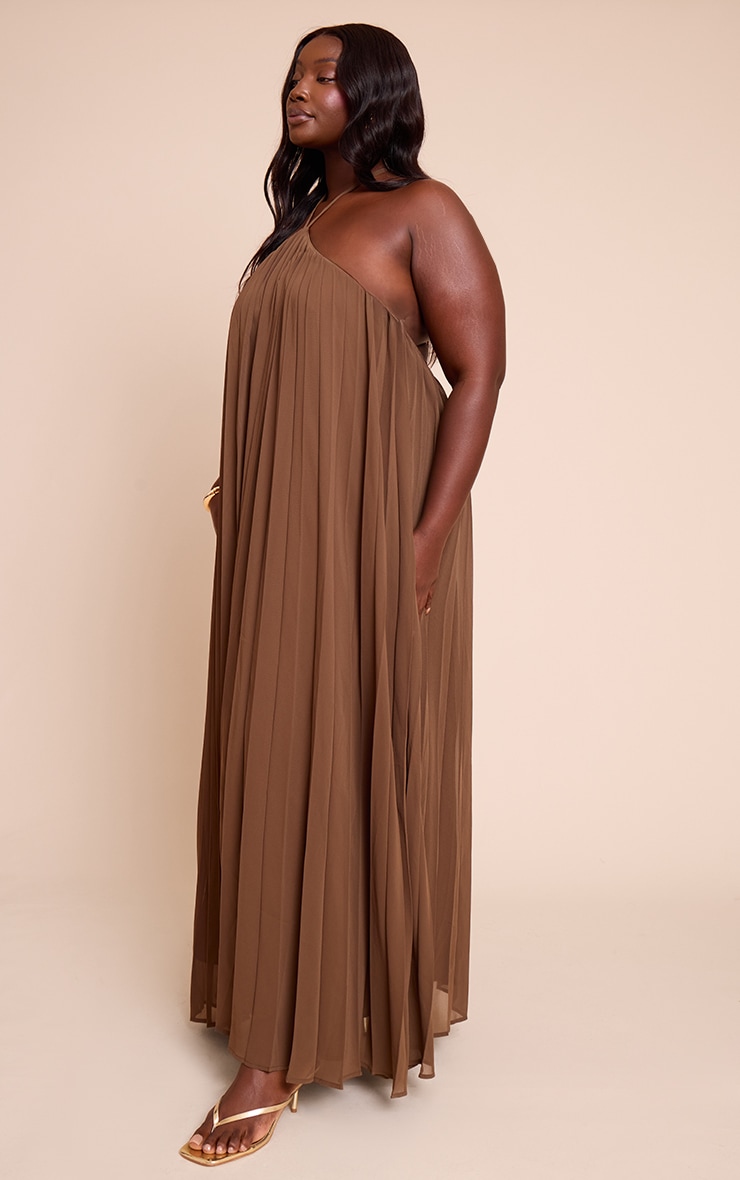 Plus Chocolate Printed Pleated Chiffon Halterneck Maxi Dress image 3