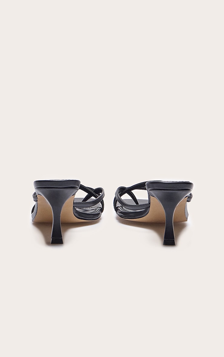Mules style tongs carrées en PU noir à talon aiguille moyen et brides image 3