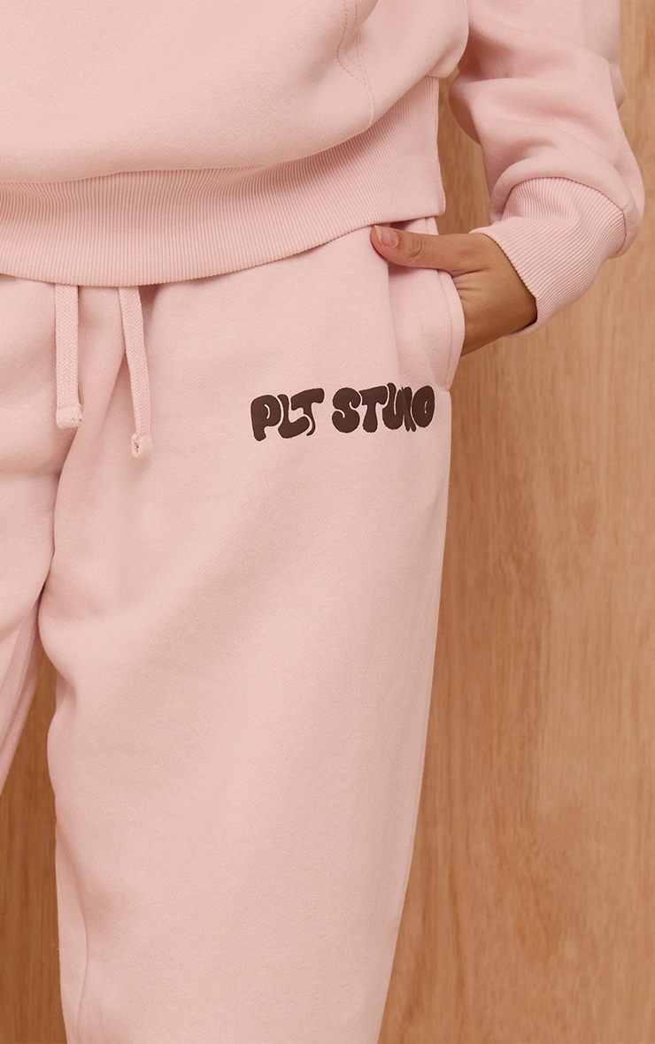 Jogging rose imprimé "PLT Studio" à ourlets resserrés image 4