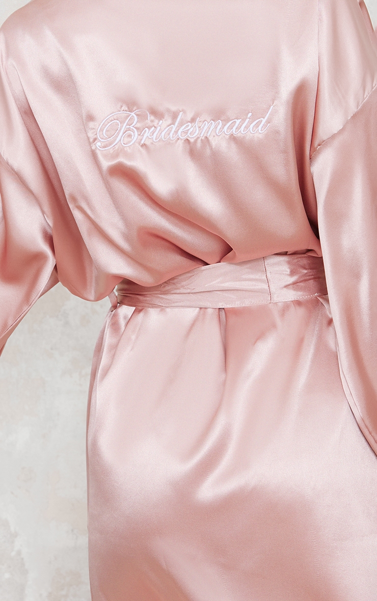 Peignoir satiné rose cendré à borderie "Bridesmaid" image 4