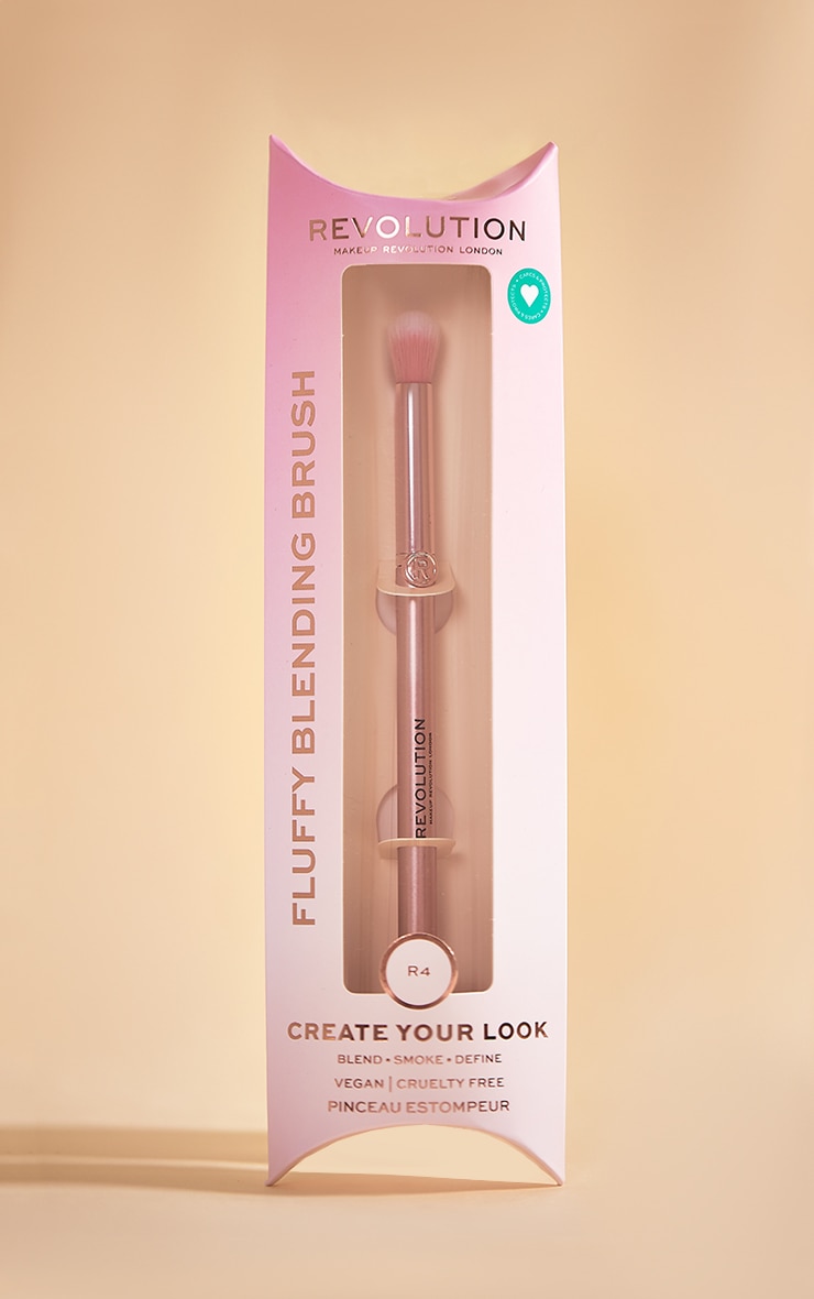 Makeup Revolution Create Fluffy Blending Brush R4 image 2