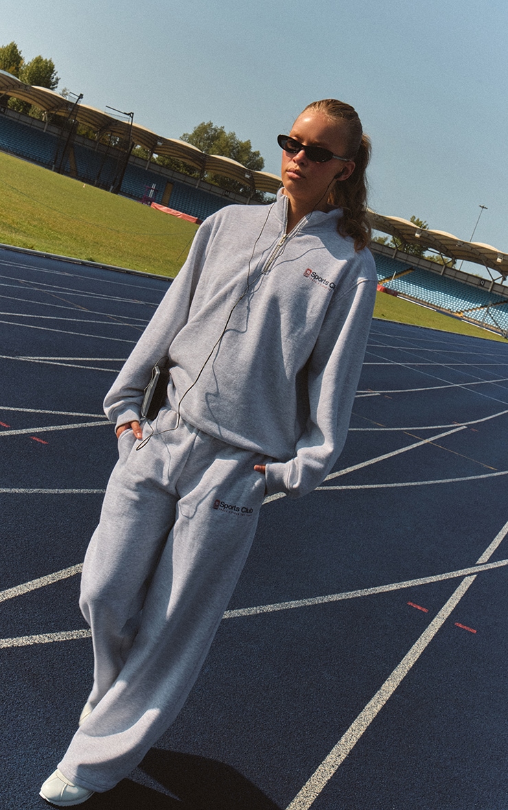 Jogging droit en sweat gris cendré imprimé "Sports Club" image 4