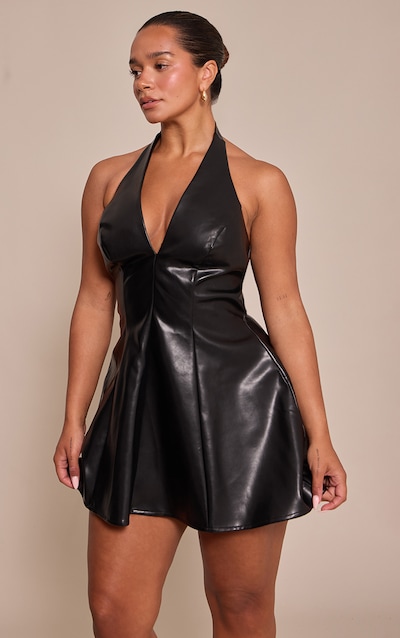 Mini-robe Sculpt noire en PU à col plongeant et coupe trapèze.
