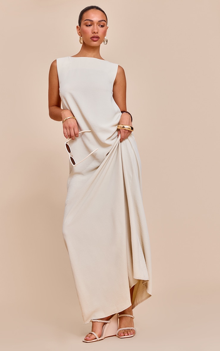 Robe longue texturée crème sans manches à col bateau image 3