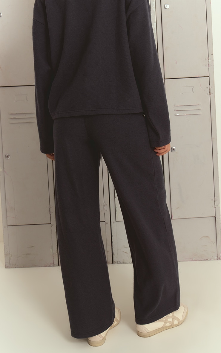 Pantalon large doux bleu marine à pinces image 3