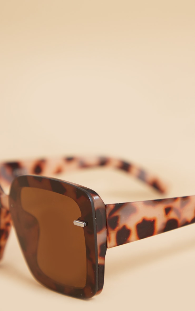 Tortoiseshell Overlapping Lens Frameless Squared Sunglasses image 3