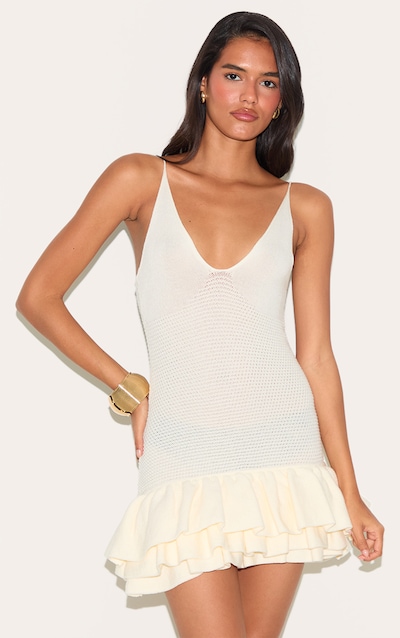 Mini robe en maille tricot crème à bretelles fines et ourlet volanté